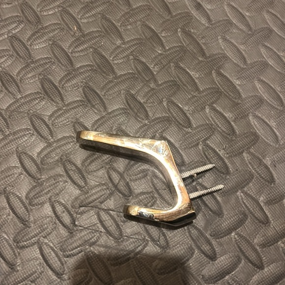 Silver/chrome colored hook - Picture 6 of 6